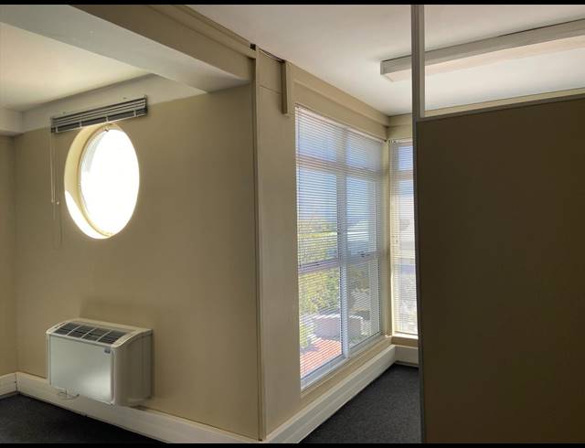 126M² OFFICE TO LET IN WESTLAKE